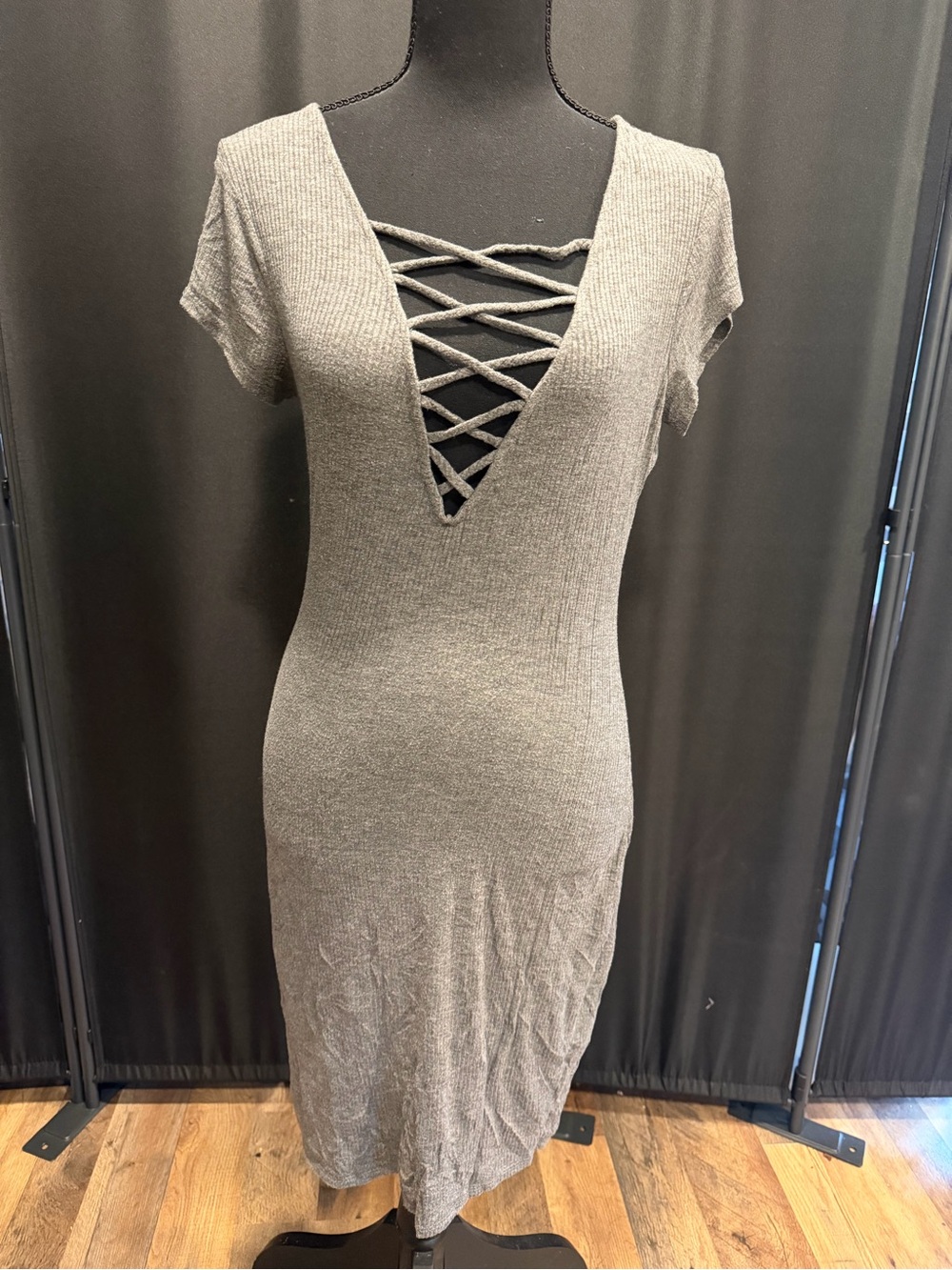 Charlotte Russe Gray Ribbed Crisscross V-Neck Midi Dress